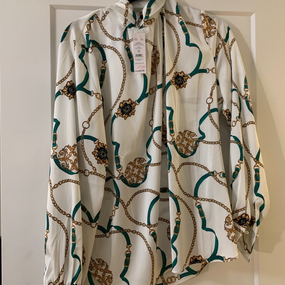 White House Black Market Blouse White keyhole back